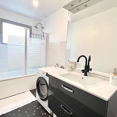 Large 3 Bedroom Parking And Fiber 公寓