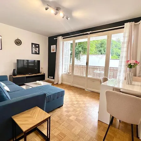 Large 3 Bedroom Parking And Fiber Apartment Poitiers