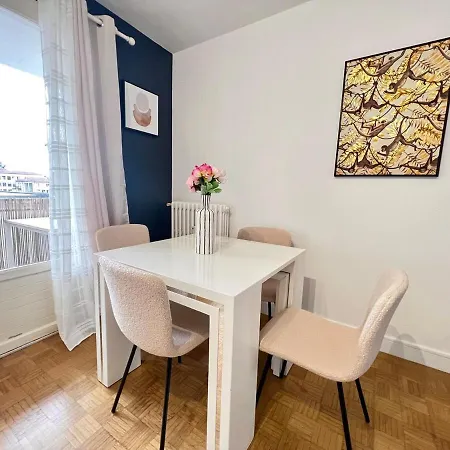 Large 3 Bedroom Parking And Fiber Apartment *