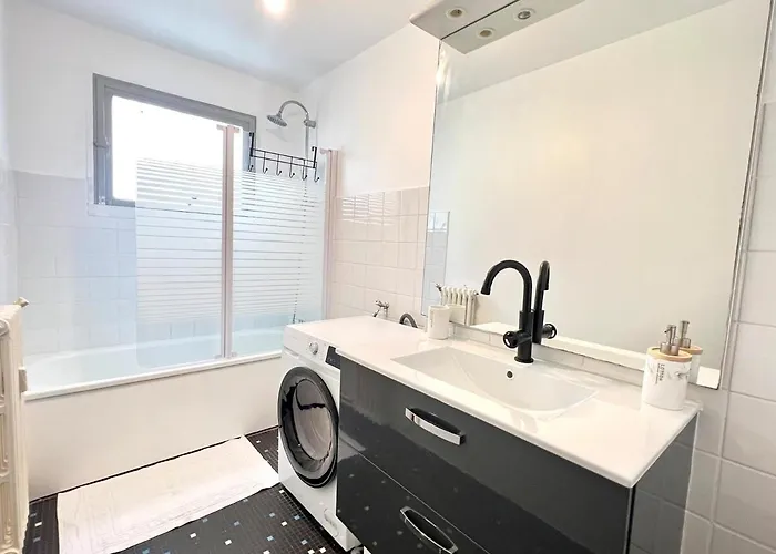 Large 3 Bedroom Parking And Fiber Διαμέρισμα