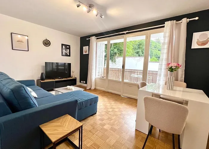 Large 3 Bedroom Parking And Fiber Apartment Poitiers