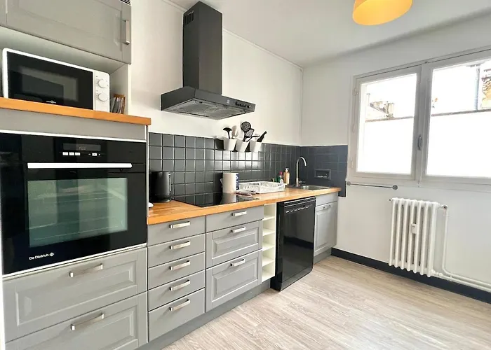 Large 3 Bedroom Parking And Fiber Apartment