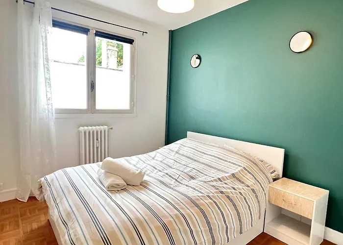 Large 3 Bedroom Parking And Fiber Appartement *